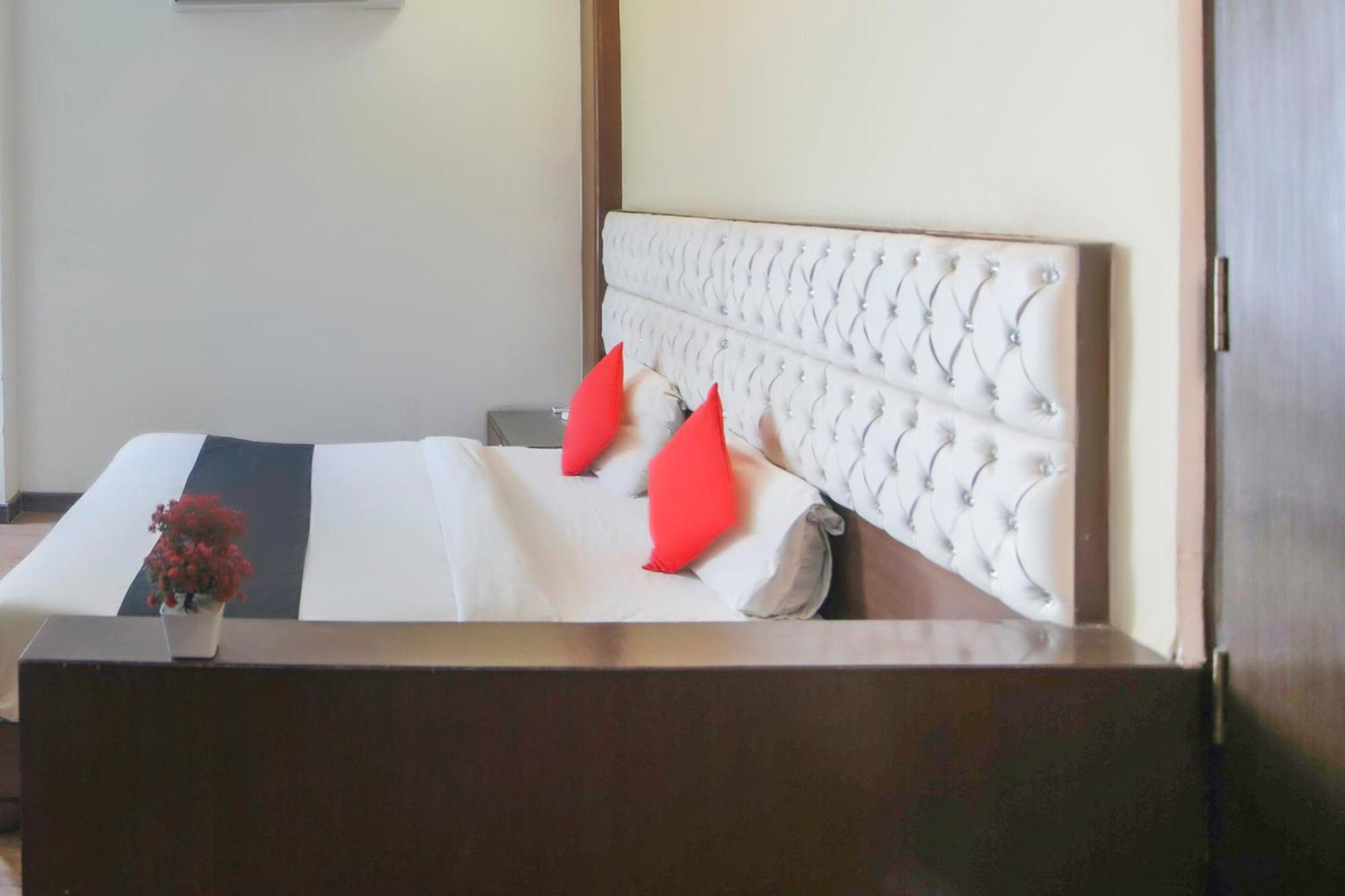 Hotel O Parktel Indirapuram Εξωτερικό φωτογραφία