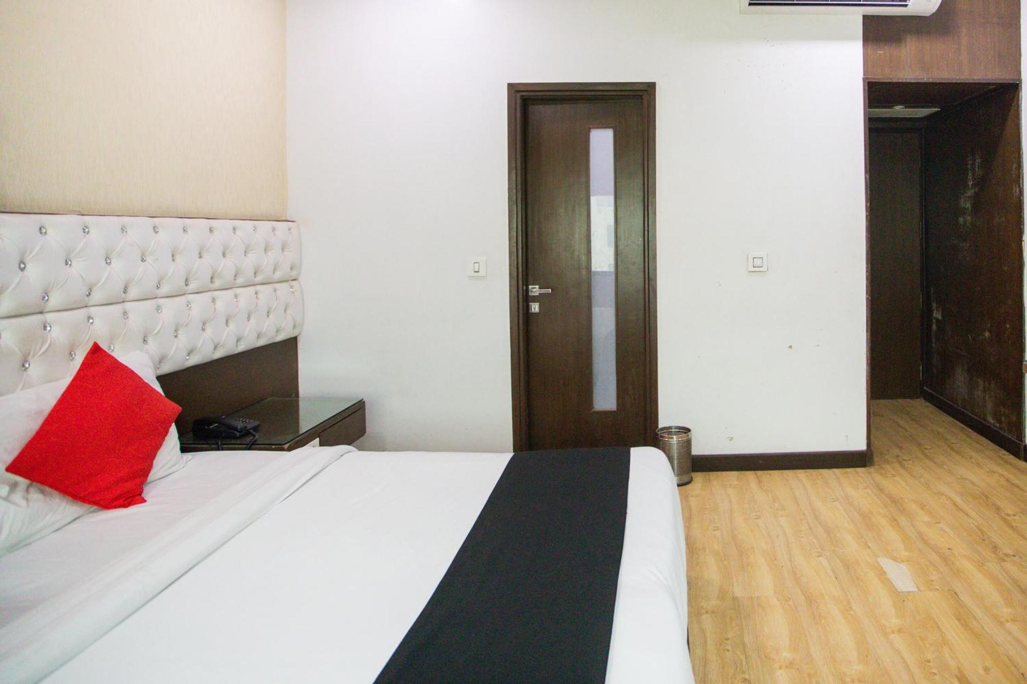 Hotel O Parktel Indirapuram Εξωτερικό φωτογραφία
